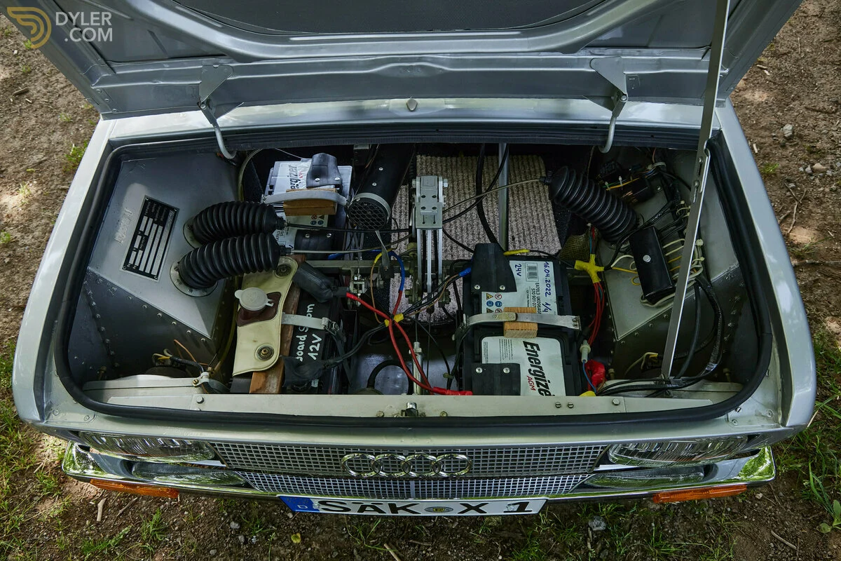 Se vende un Audi X1 Cabrio de 1980.