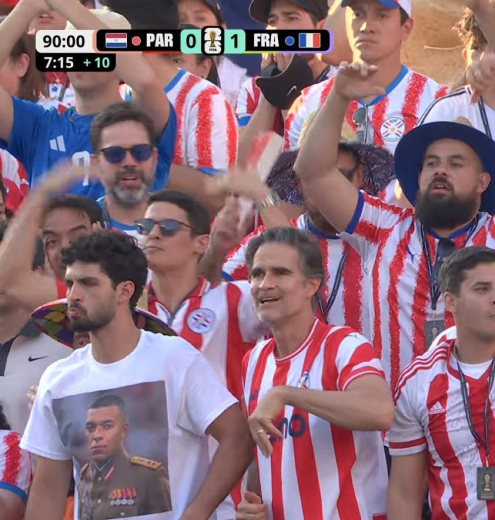 Solo uno lleva la camiseta correcta.