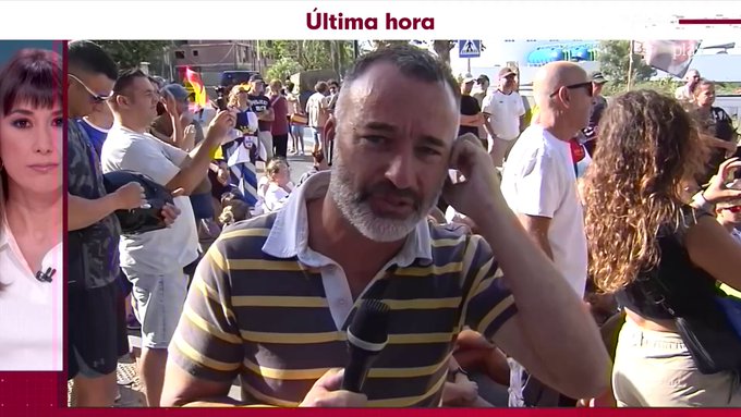Ceutíes impiden el paso del camión de Cruz Roja que llevaba comida a los invasores que se niegan a volver a Marruecos.