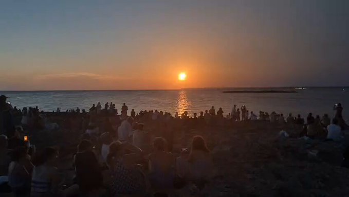 Otro vídeo para los que se perdieron el eclipse.