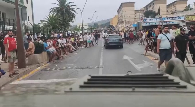 Hay 85 mil españoles en Ceuta que si bajan a la calle se encuentran esto. Y no se pone solución alguna.