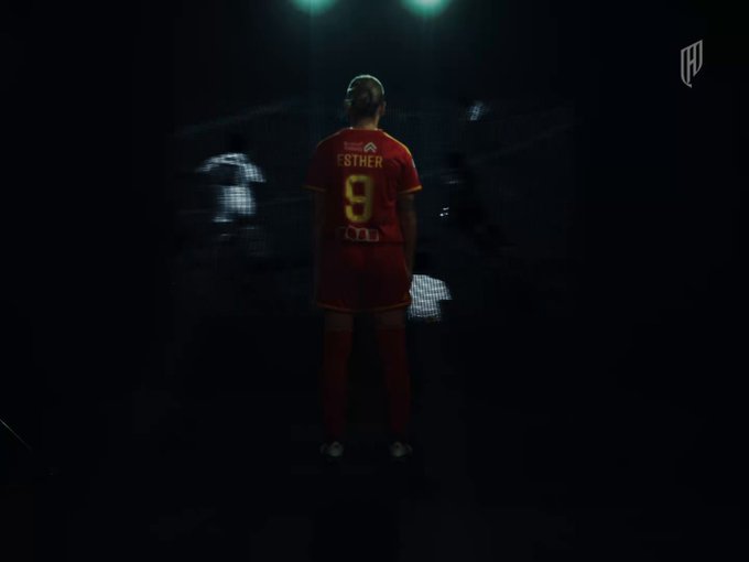 Esther González es presentada como nueva jugadora del Al-Qadsiah de Arabia Saudí. La jugadora (Iesbiana) ha borrado las fotos con su pareja y su hija en su perfil de Instagram.