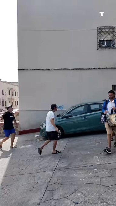 Nunca falla la charo defendiendo a la gente equivocada (en este caso charo multicultural).
