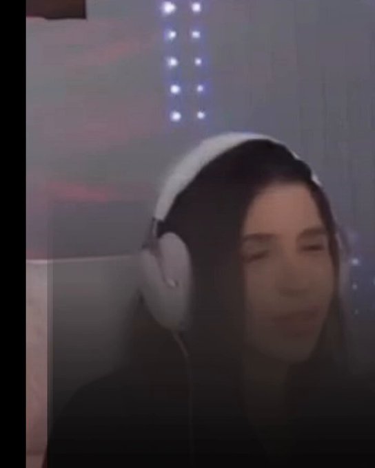 Un influencer hondureño se da cuenta que está coqueteando en directo con la mujer del 'Chapo' Guzmán... Y finge ser gay.