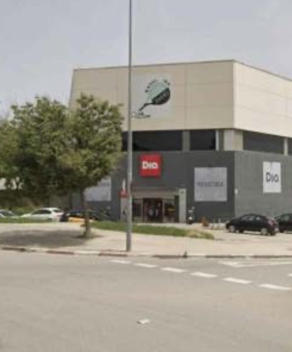 Un senegalés de 23 años,entra a robar en un supermercado de Badalona.