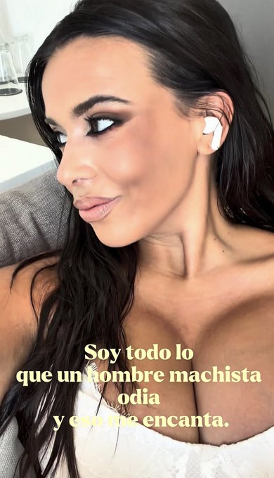 "Espejito, espejito ¿Quién es la mujer más repelente del reino?"