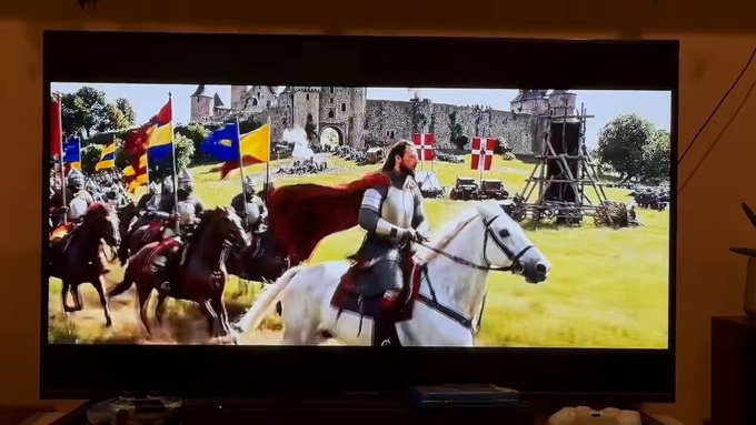 Se están emitiendo películas mierder creadas íntegramente con IA en un canal de Roku.