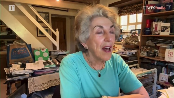La exministra conservadora Edwina Currie sugiere una política de burdeles en pueblos cercanos a los solicitantes de asilo como una forma de reducir la violencia sexual.