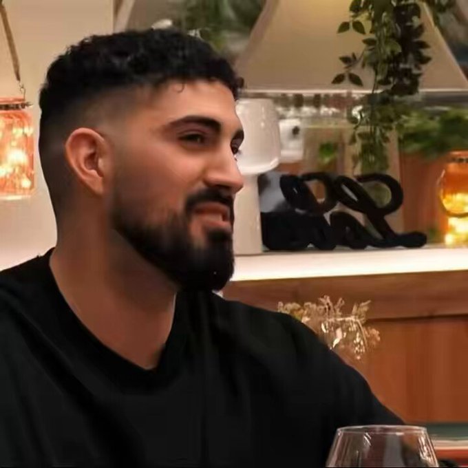 Él pone el córner y él solo lo remata. 10/10.