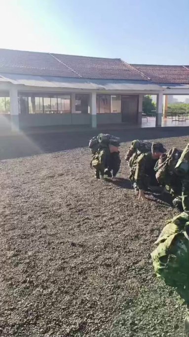 Algunos vídeos del terremonto magnitud 7,4 que sacudió Colombia ayer.