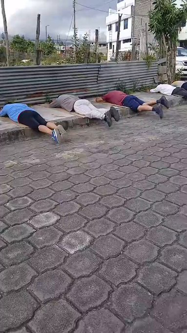 Natación en pavimento (Perú).