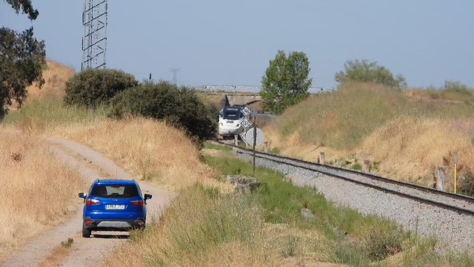 Alvia Badajoz-Madrid pasando por Calzada de Oropesa (Toledo) 29 de agosto de 2026.