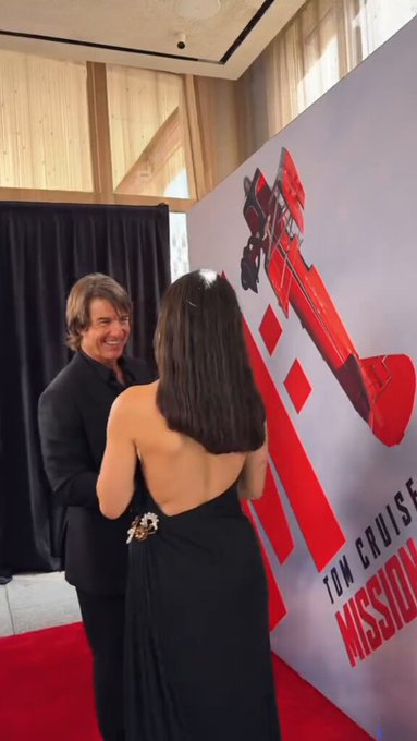 Cuando Ángela Mármol conoció a Tom Cruise, visiblemente impresionado.