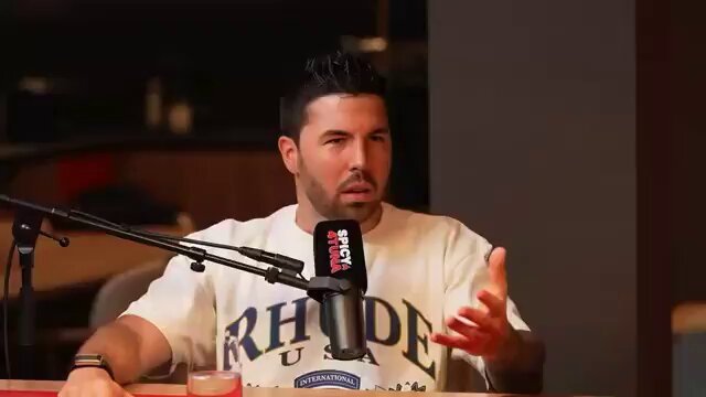 Willyrex sobre Ceuta: “Si te controlan todo lo que escribes en WhatsApp, cómo cojones no vas a saber que tienes a 50.000 tíos en la frontera”