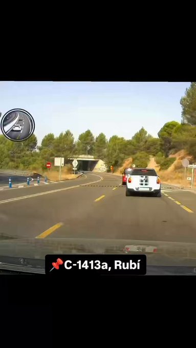 He visto a muchas personas criticando lo que hace el conductor del VW Golf GTI en redes sociales.