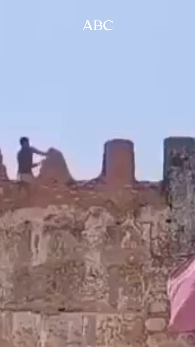 Identifican y detienen a un sujeto por dañar varias almenas de la muralla medieval de Niebla, Huelva
