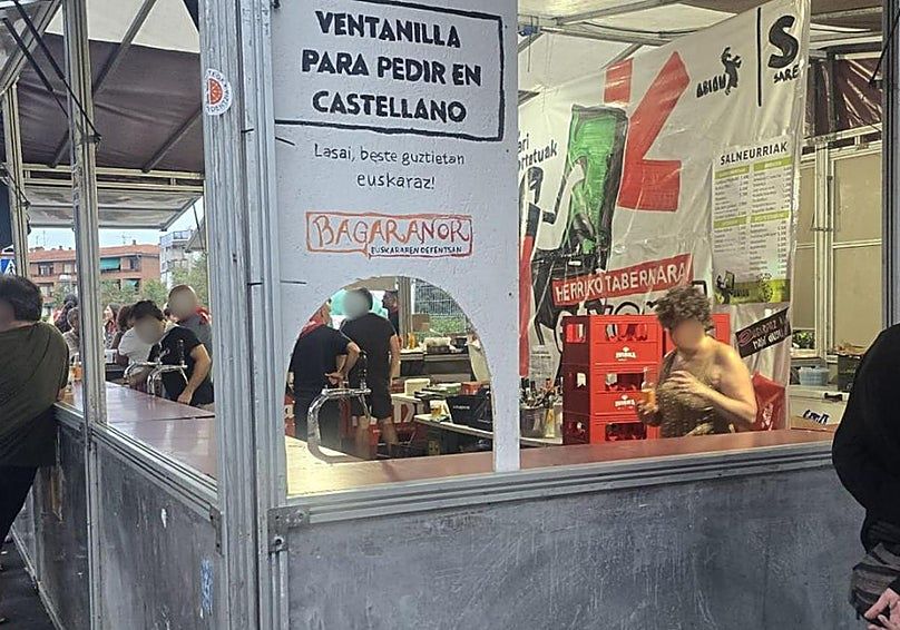Txosnas de Algorta habilitan 'ventanillas' para pedir en castellano las consumiciones.