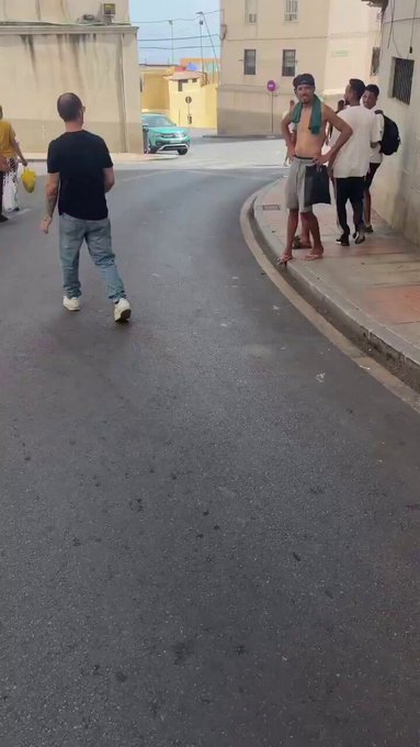 "Fuera todos de aquí. ¿Me has entendido o te lo digo en japonés?".