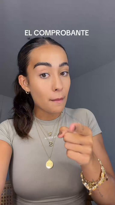 En una curiosa coincidencia en la línea espaciotemporal, la clon de Alvise también está poniendo excusas para no donar su sueldo.