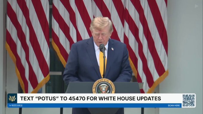 Trump: "Todas las escuelas públicas de Estados Unidos están ahora en aviso: Que si le dicen a un niño que está atrapado en el cuerpo equivocado, están cometiendo abuso infantil."