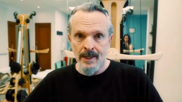Miguel Bosé aconseja no mirar el eclipse.