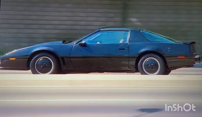 Eran otros tiempos. Nadie se fijaba en el tipo disfrazado de sillón que iba conduciendo el coche.