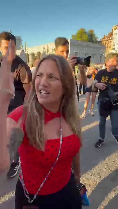 Una reportera del programa "Malas Lenguas" agrede a una ceutí.