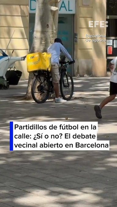 Quejas porque los chavales jueguen a fútbol en la calle haciendo porterías improvisadas.