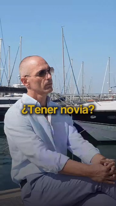 El Llados calvo dice que tener novia es de pobres.