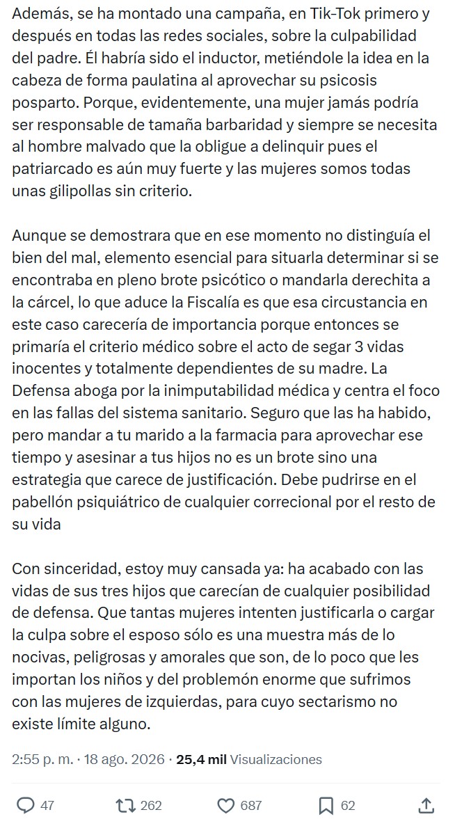 Un nutrido grupo de mujeres progresistas esperan fuera del tribunal para apoyar a Lindsay Clancy, la madre que acabó con la vida de sus tres hijos.