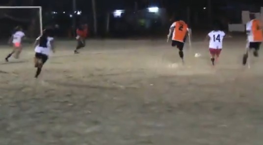 Partido de fútbol entre discapacitados y mujeres con el resultado que podéis imaginar.