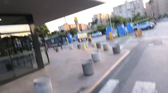 "Los payos son unos desgraciaos. Salimos de entrenar del gimnasio y en frente mirad lo que nos ponen".