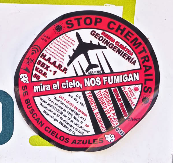 "Mira el cielo, NOS FUMIGAN".