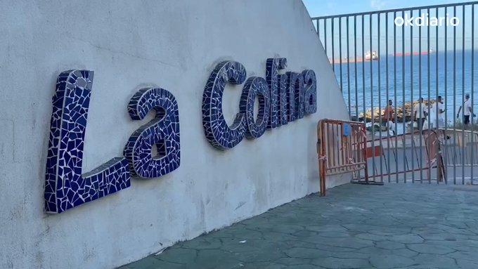 Los vecinos de Ceuta clavan alambre de espino y concertinas en sus viviendas después de que los inmigrantes marroquíes asaltaran sus propiedades hasta en tres ocasiones: "Mi casa la defiendo, no la vendo"