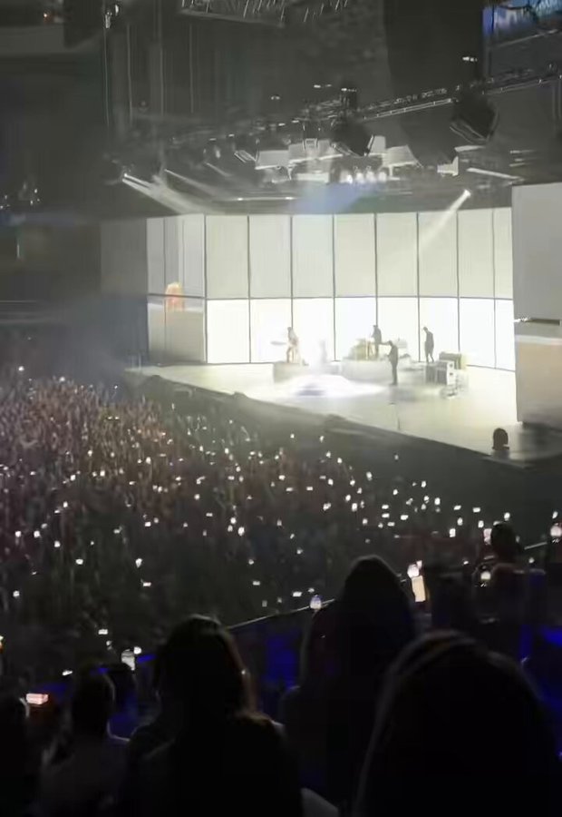 La plataforma de Amaia Montero se ha quedado atascada y ha cantado toda la canción como si fuese un topo.