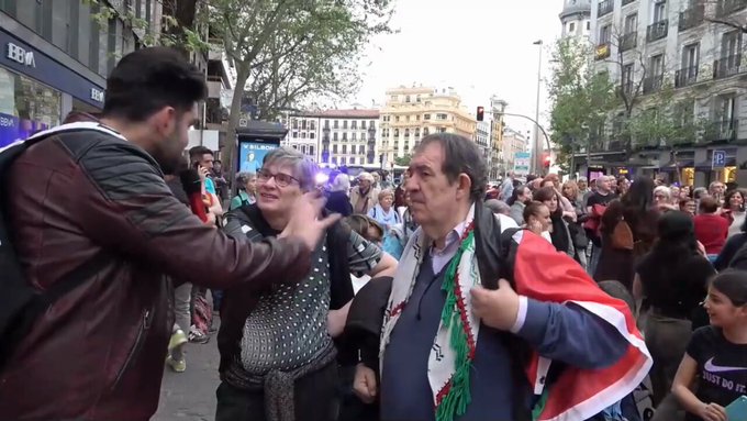 Hombre homosexual afirma: 'Si gana la derecha en España, pediría asilo político en Palestina'