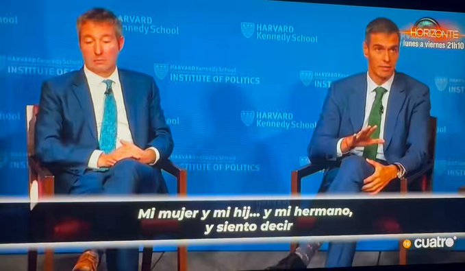 La cara que pone el moderador de Harvard en cuanto Sanchez dice que lo de su mujer y su hermano es otra cosa diferente a la corrupción
