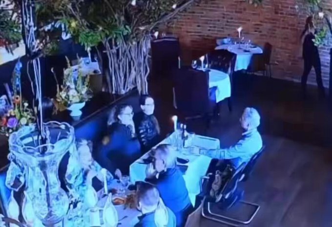 Un exabogado de Ohio intentó dispararle a su exesposa pero olvidó quitarle el seguro a la pistola...