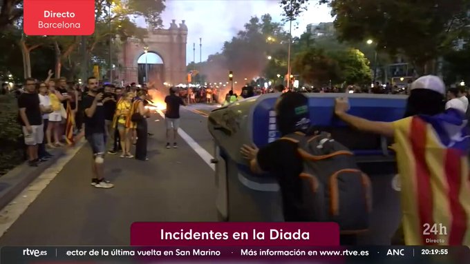 "Un grupo de manifestantes antifascistas"