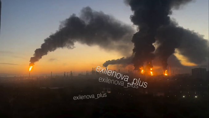 Me acuesto pensando que Moscú va a lanzar un ataque a Polonia o a algún país europeo. Me levanto y las refinerías de Moscú están ardiendo tras el mayor ataque aéreo desde que empezó la guerra.