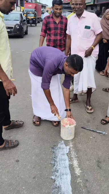 Si lo piensas... da igual que pinten mal el paso de cebra en India, porque ningún conductor va a frenar igualmente.