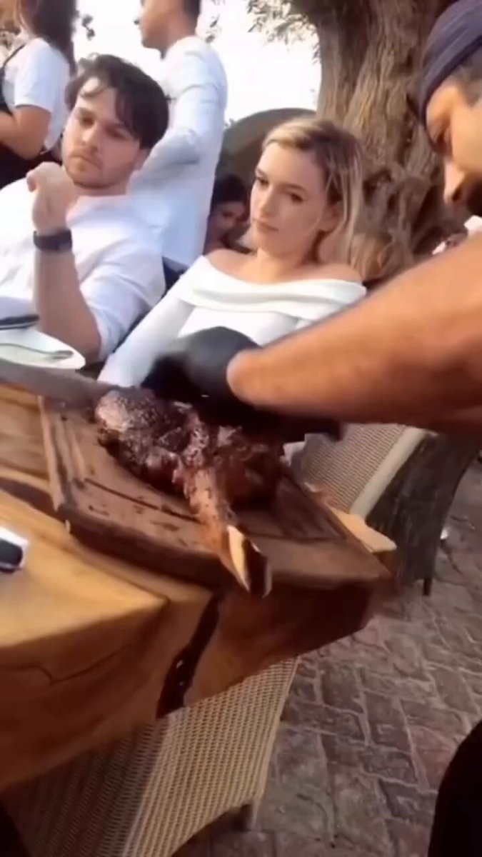Cara de "he pagado 500 pavos por este espectáculo dantesco"