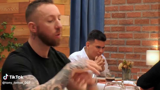 El lenguaje corporal no engaña: es un loser.