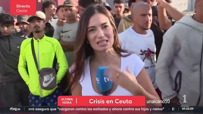 Un inmigrante en Ceuta le toca el cuIo a una reportera de RTVE