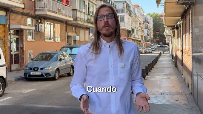 El perro afgano de Podemos se presenta a la alcaldía de Madrid.
