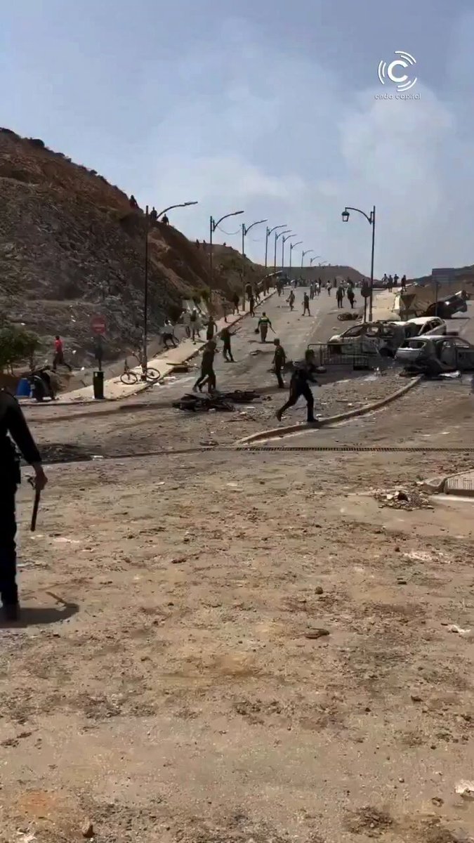 Emotivo recibimiento en Marruecos a los invasores que regresan de Ceuta.