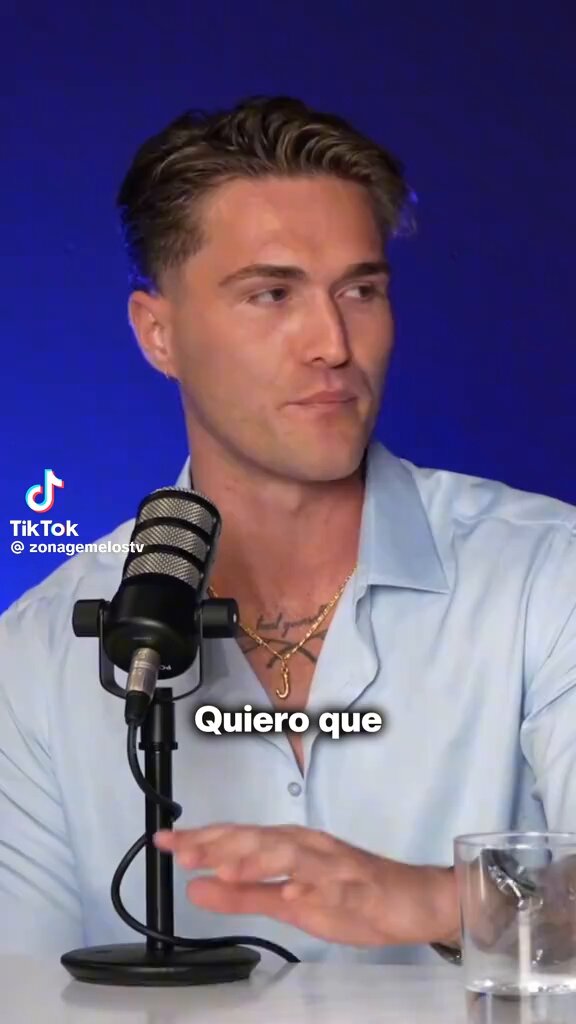 De los creadores de "no, NO estoy embarazada, es grasa", llega...