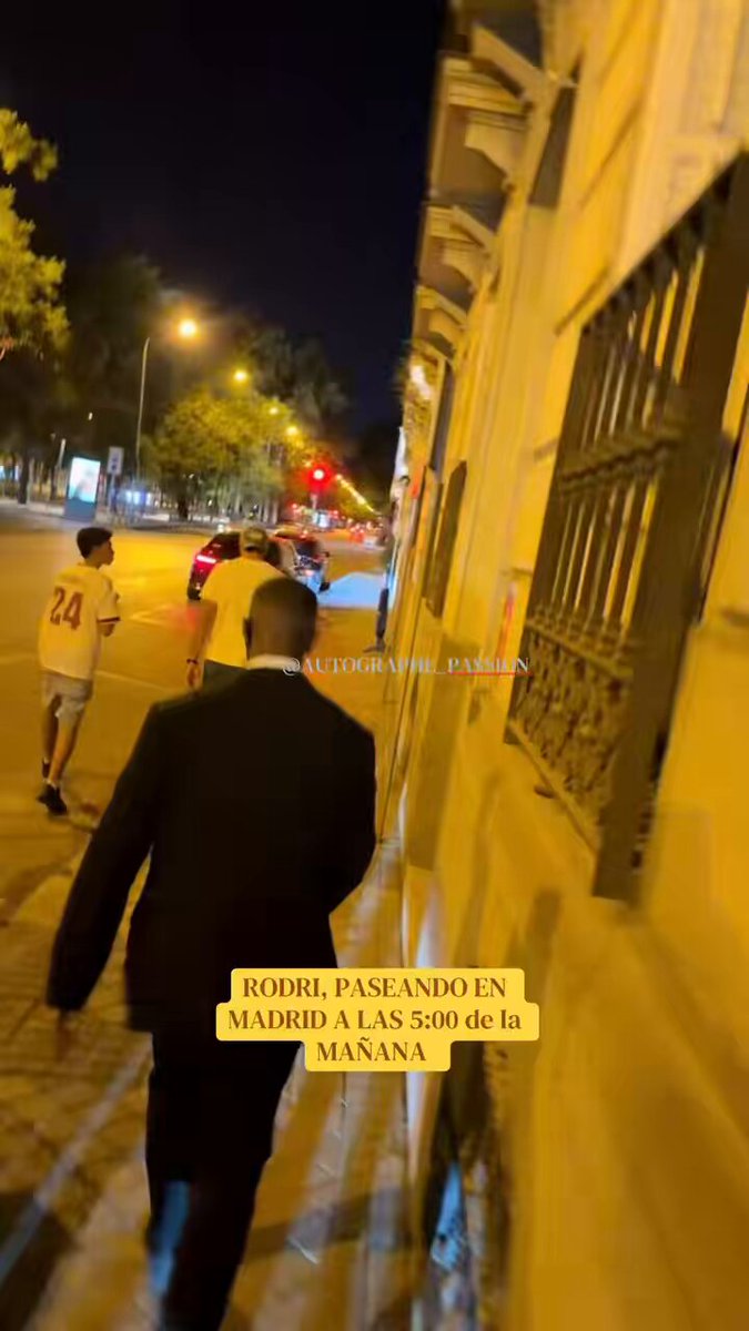 Han pillado a Rodri paseando a las 5 de la mañana por Madrid, se ha cabreado porque le grababan y ha acabado pidiendo ayuda a la policía.