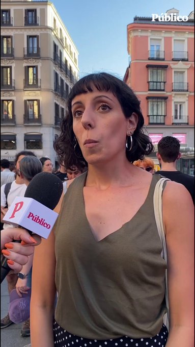 Lucía Nistal, portavoz de la CRT, asiste a la concentración de la Plaza del Callao para mostrar su solidaridad con las personas migrantes en Ceuta