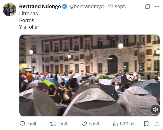Mondongo se da un baño de masas perrofláuticas en Sol.